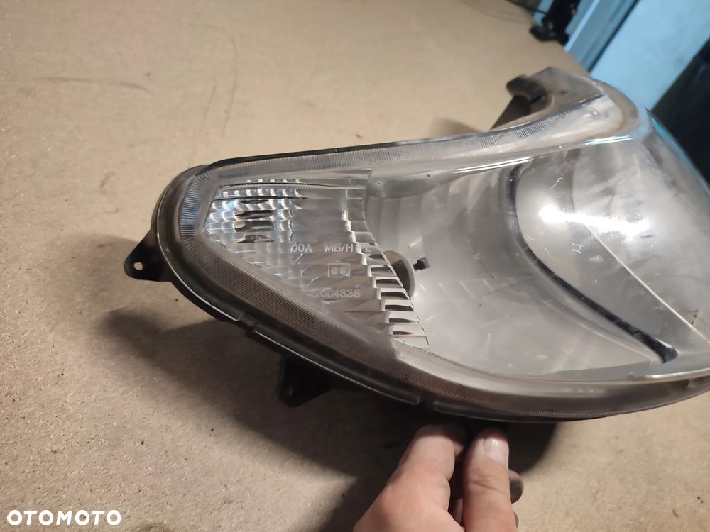 Lampa przód, reflektor Suzuki Burgman 125 - 2