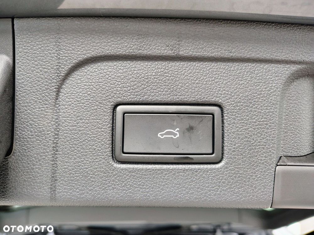 Volkswagen Touran - 11