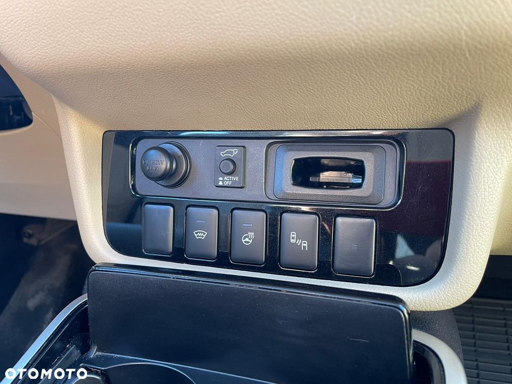 Mitsubishi Outlander - 5