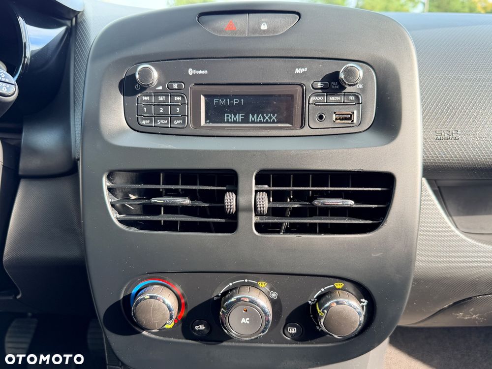 Renault Clio 1.2 16V 75 Life - 29