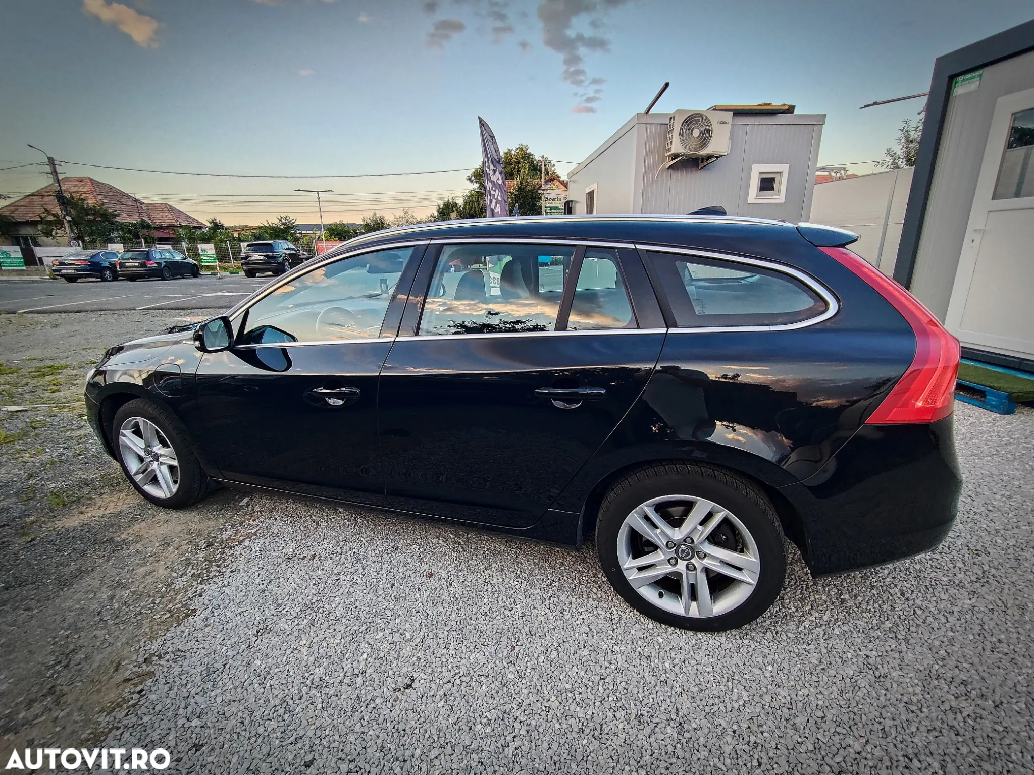 Volvo V60 D6 Plug-In-Hybrid AWD Geartronic Summum - 6