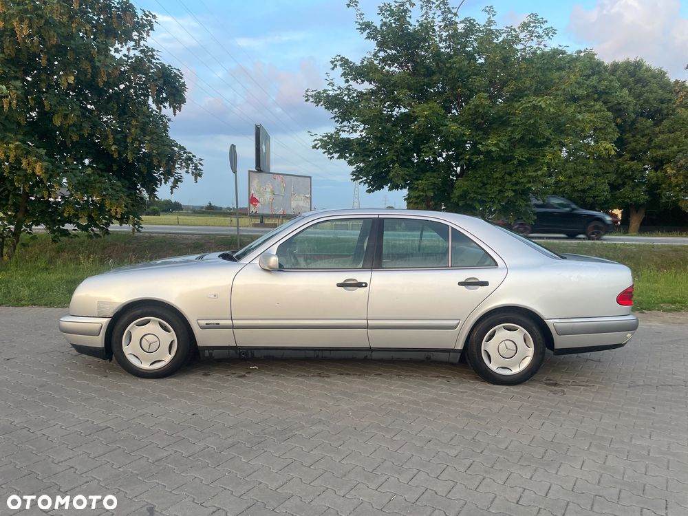 Mercedes-Benz Klasa E 240 Classic - 2