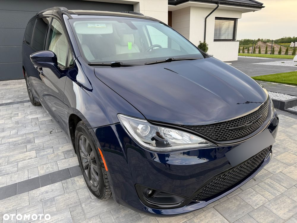 Chrysler Pacifica - 2