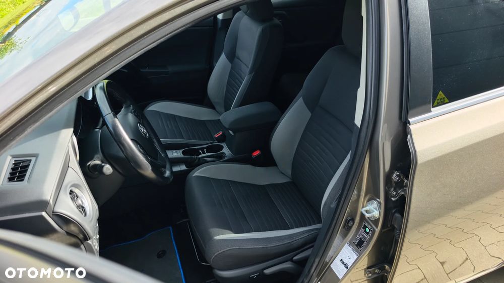 Toyota Auris 1.8 HSD Prestige - 25