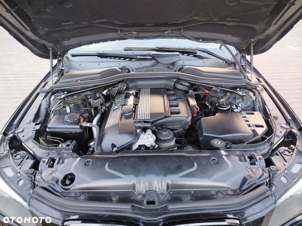 BMW Seria 5 520i - 28
