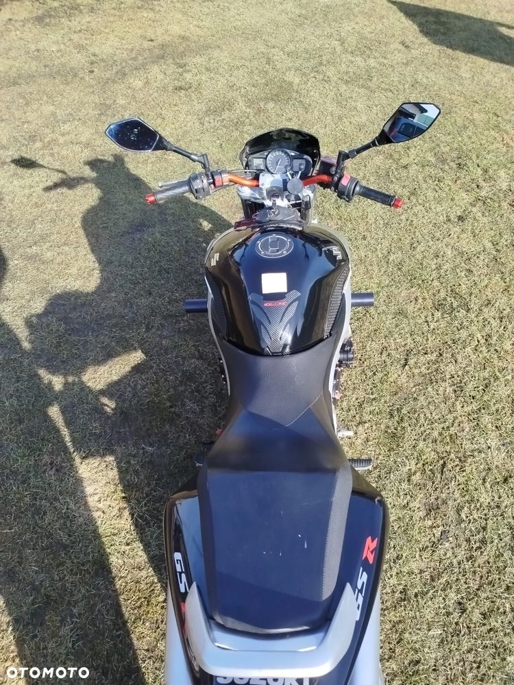 Suzuki GSR - 4