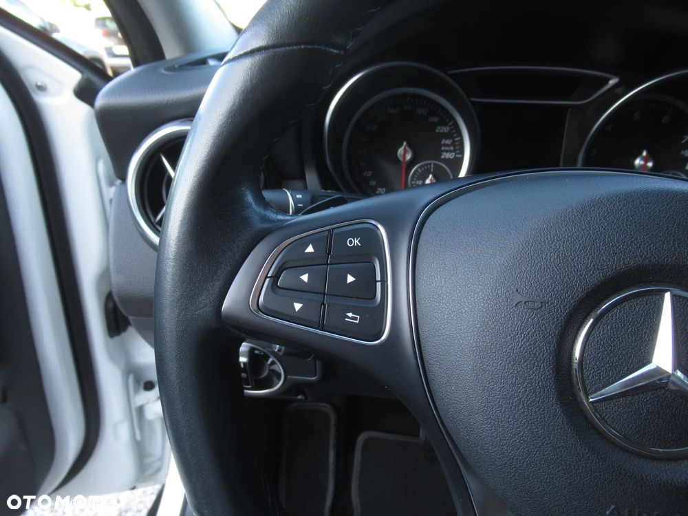 Mercedes-Benz GLA 200 7G-DCT Style - 13