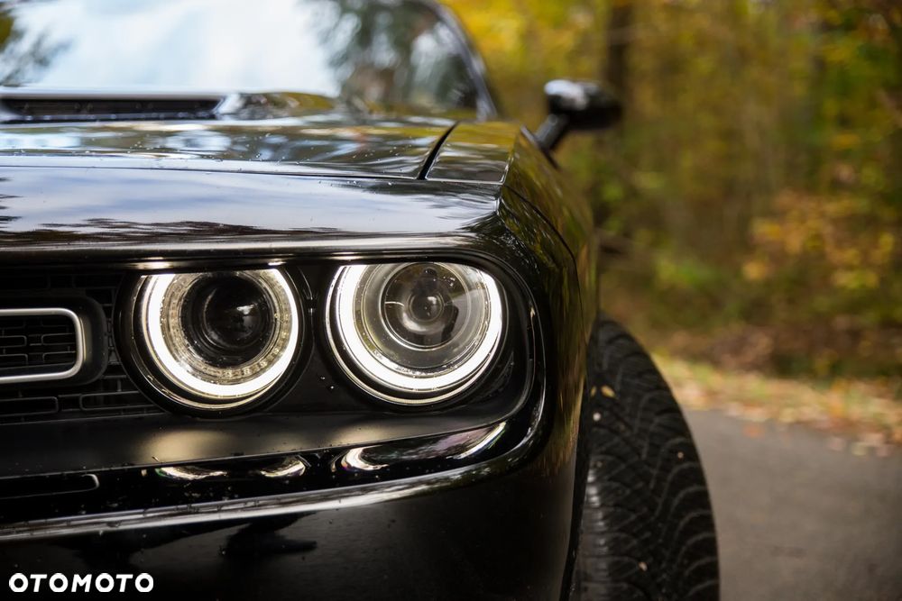 Dodge Challenger - 17