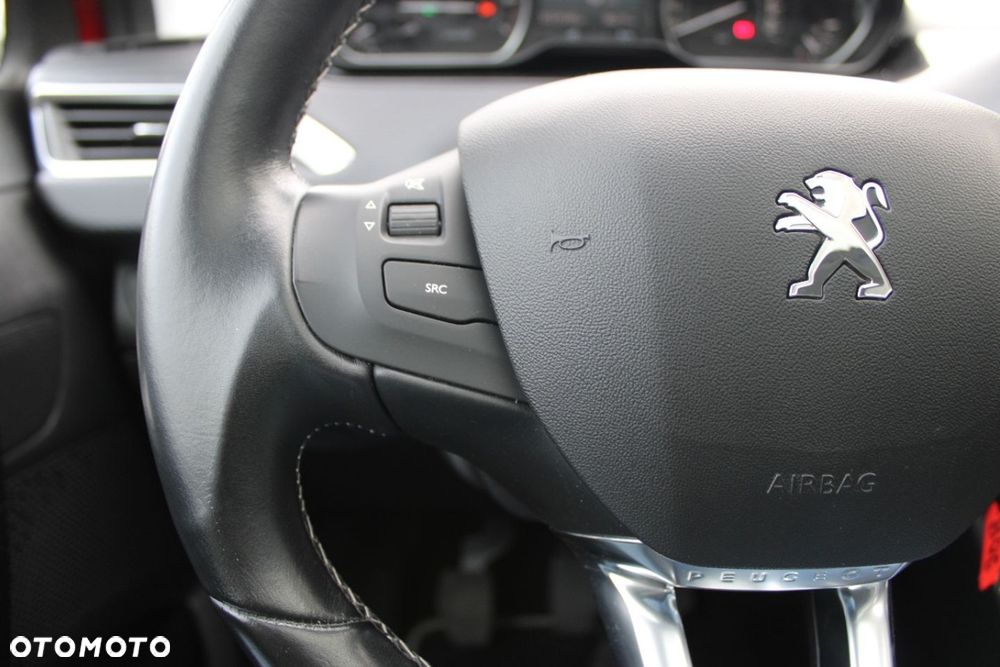 Peugeot 208 - 33