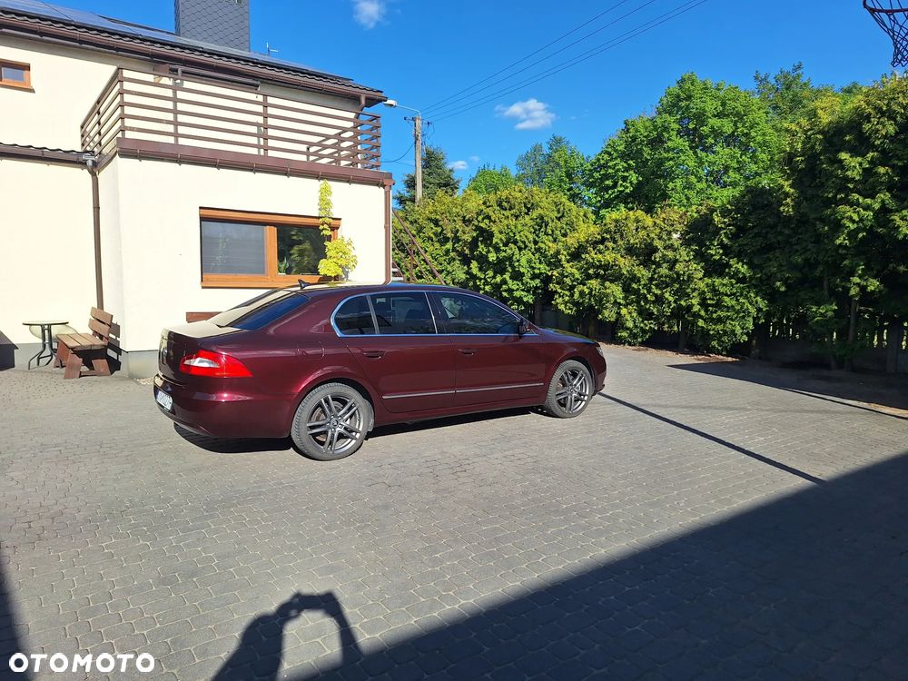 Skoda Superb 2.0 TDI DSG Ambition - 4
