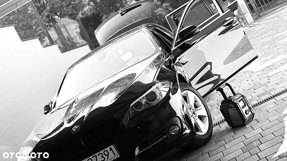BMW Seria 5 525d xDrive - 18