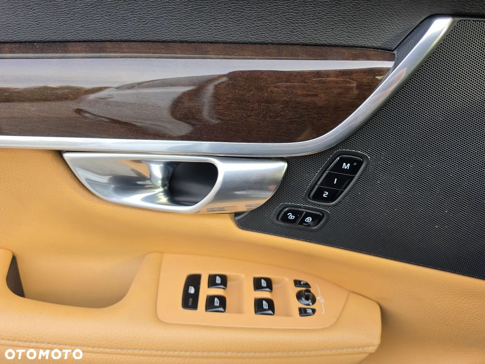 Volvo S90 D4 SCR Momentum Pro - 24
