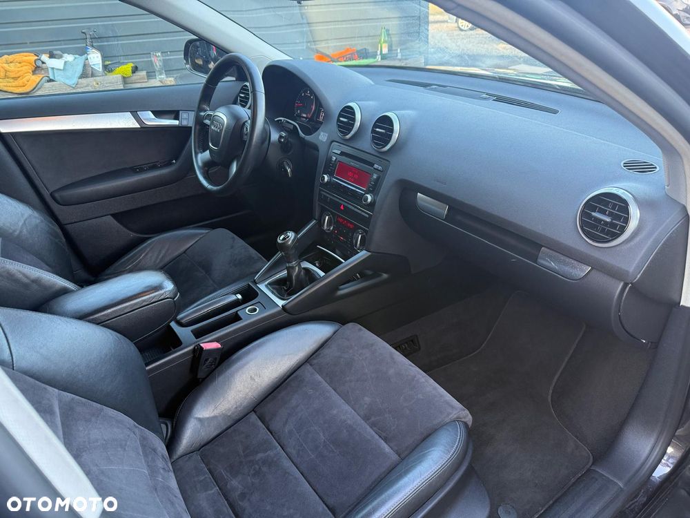 Audi A3 Sportback 1.6 TDI DPF Attraction - 16