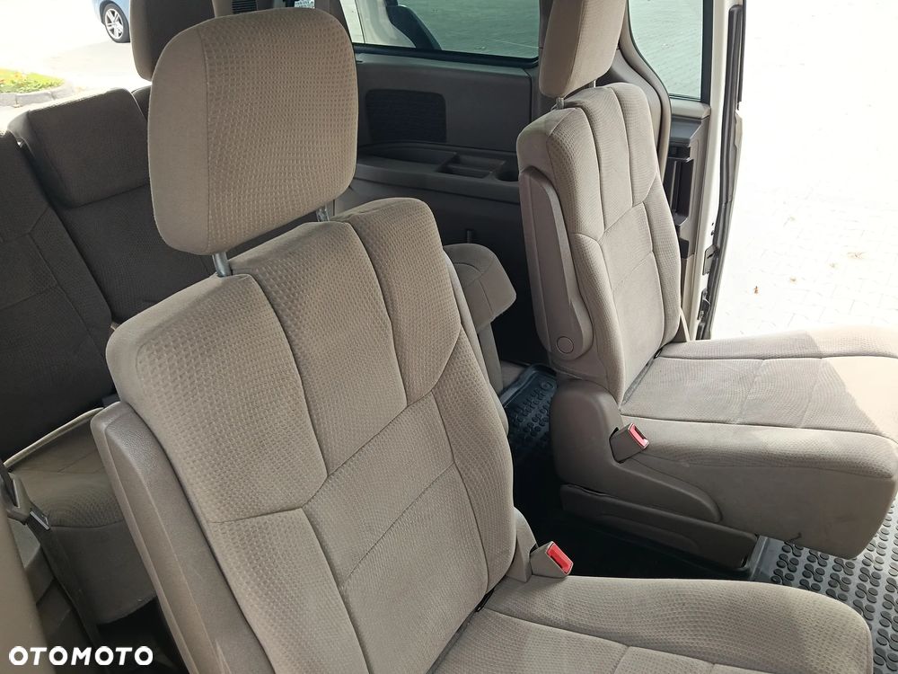 Chrysler Town & Country - 17