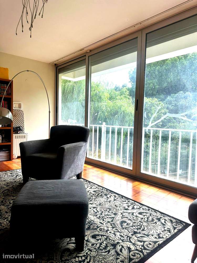 Moradia T4 Caneças | Condomínio Privado com Piscina | Rua Tranquila - Grande imagem: 5/23