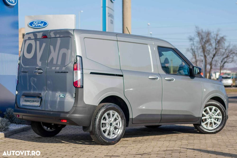 Ford Transit Courier - 19