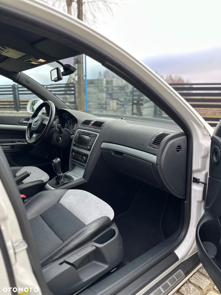 Skoda Octavia 2.0 TSI RS - 17