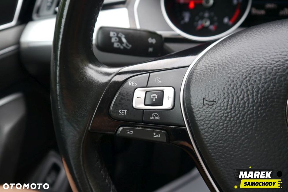 Volkswagen Passat - 19