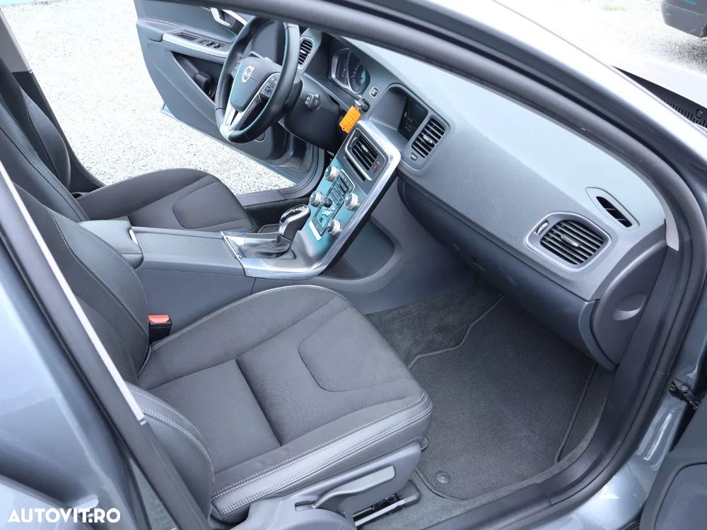 Volvo V60 D2 Geartronic Momentum - 16