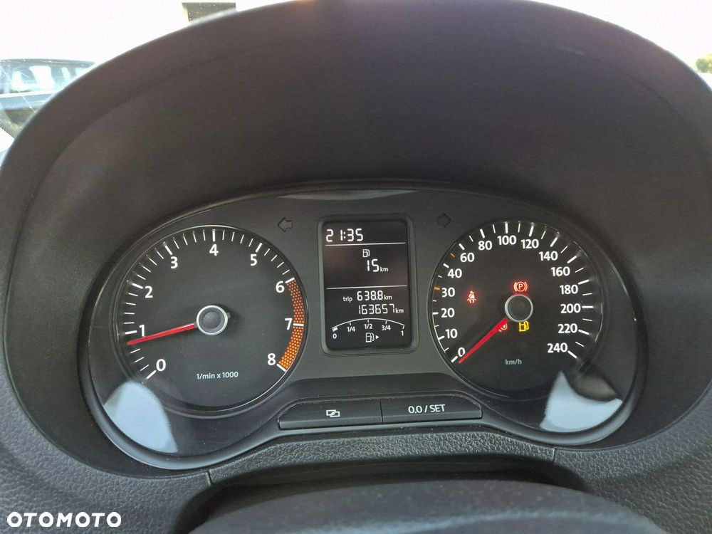 Volkswagen Polo 1.4 MATCH - 14