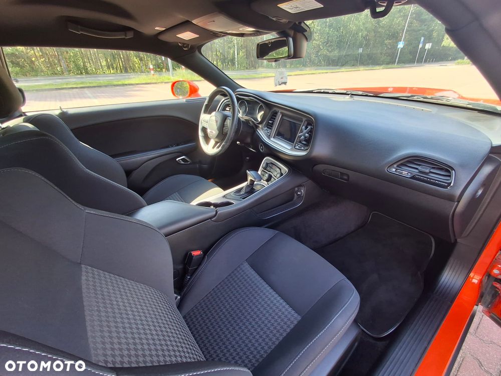 Dodge Challenger 5.7 R/T - 23