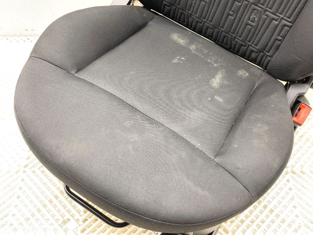 FOTEL PRAWY PRZÓD  FIAT 500 (312_) 2007 - 2022 1.0 Mild Hybrid (312.AYD1B) 51 kW [69 KM] Hybryda - 3