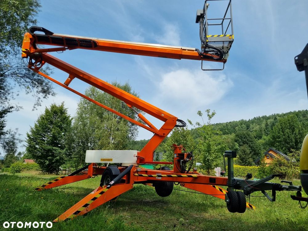 Nifty 170 HAC Zwyżka koszowa 17 metrów Podnośnik. jak Nowa z salonu 2015rok. PRĄD 230v. 4 sekcje sterowania na dole Nowy model! Z komuny Norweskiej. Używana była 1 raz do roku. Serwisowana w DEKRA do końca OKAZJA. Zwyżka Obrotowa. Poziomowanie kosza. Pełna Hydraulika. Ani deka luzów i wycieków. Zadbany sprzęt. Posiadam 2 identyczne sztuki. Druga z 2020 roku! - 15