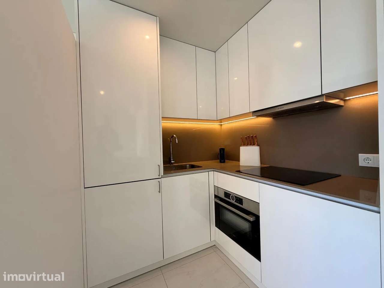 Apartamento T0 totalmente mobilado - Empreendimento Evolution - Grande imagem: 2/15