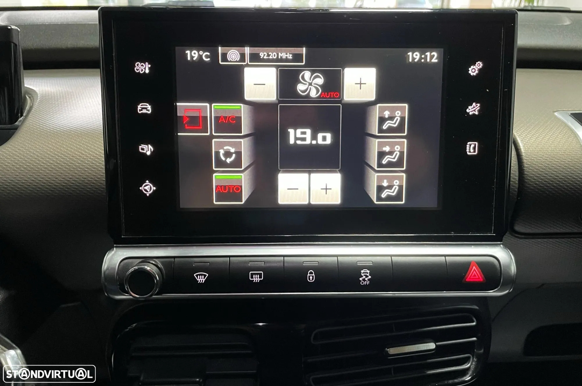 Citroën C4 Cactus 1.6 BlueHDi Shine Ed.Midnight - 35