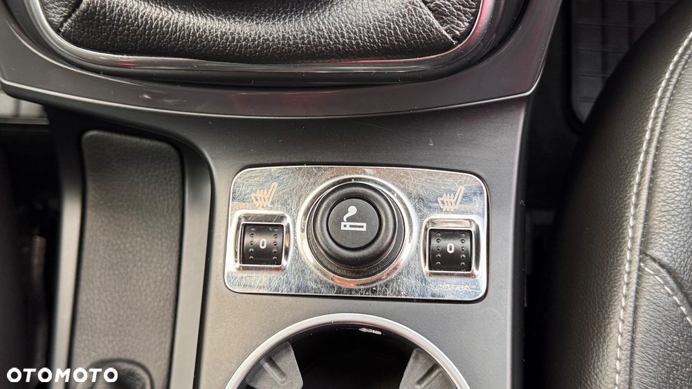 Ford Kuga 1.6 EcoBoost 2x4 Titanium - 35