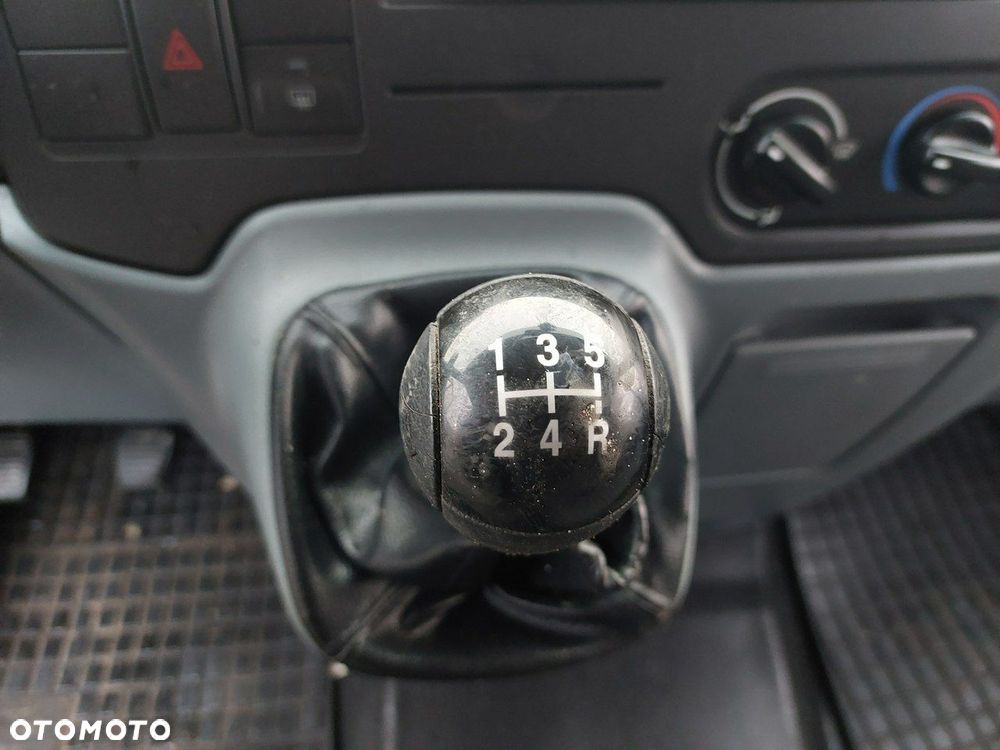 Ford Transit - 18
