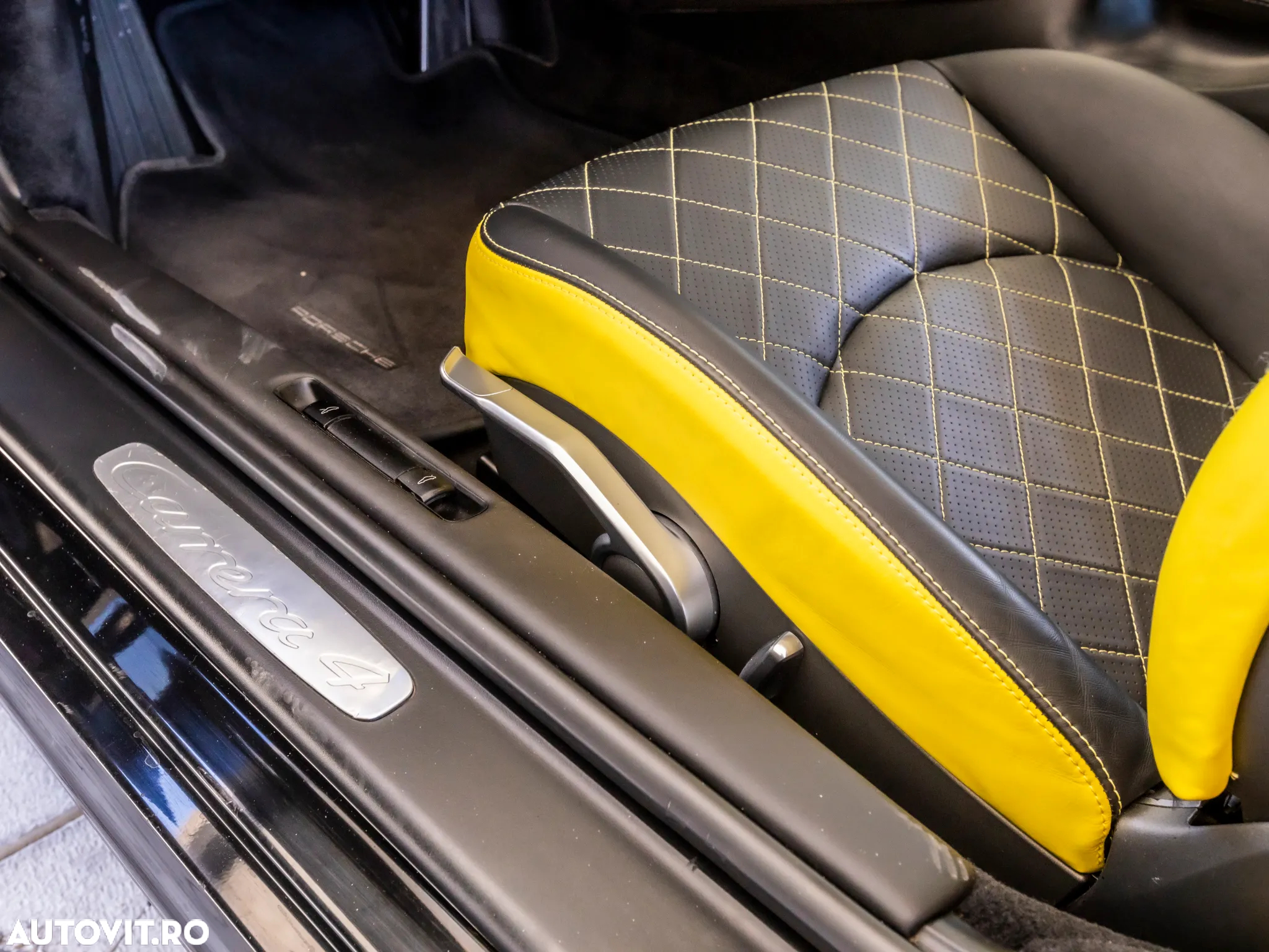 Porsche 911 Carrera 4 Tiptronic S - 27