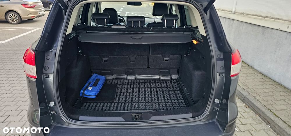 Ford Kuga - 12