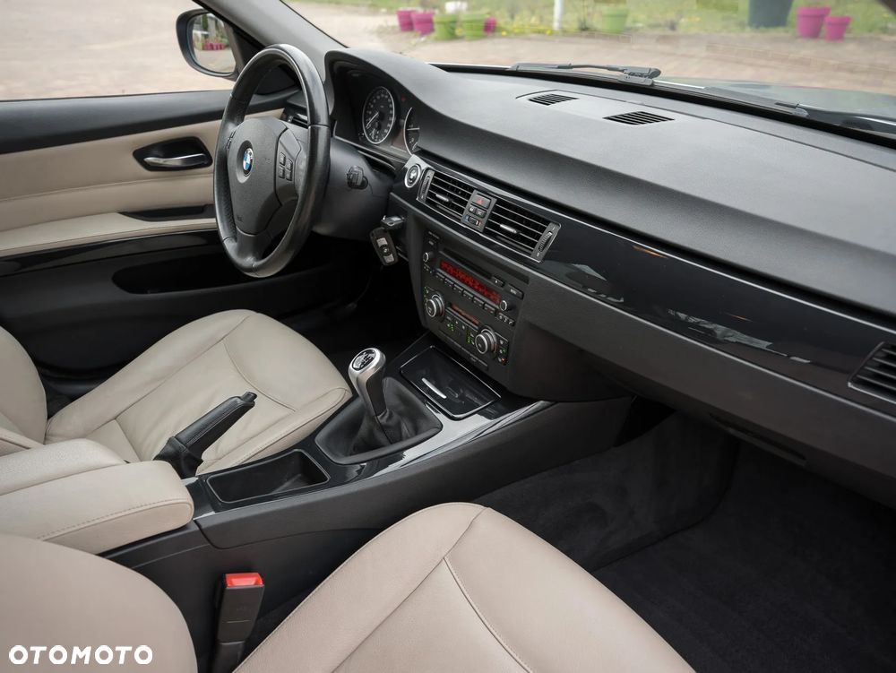 BMW Seria 3 318i Edition Exclusive - 34