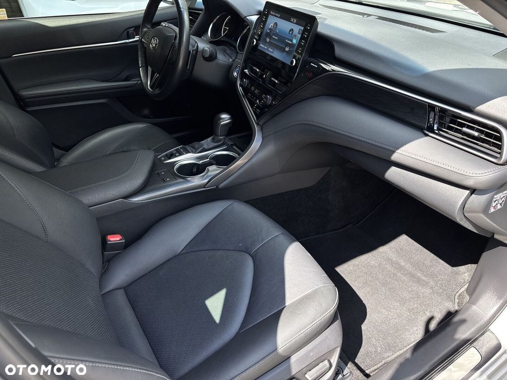 Toyota Camry 2.5 Hybrid Executive CVT - 29