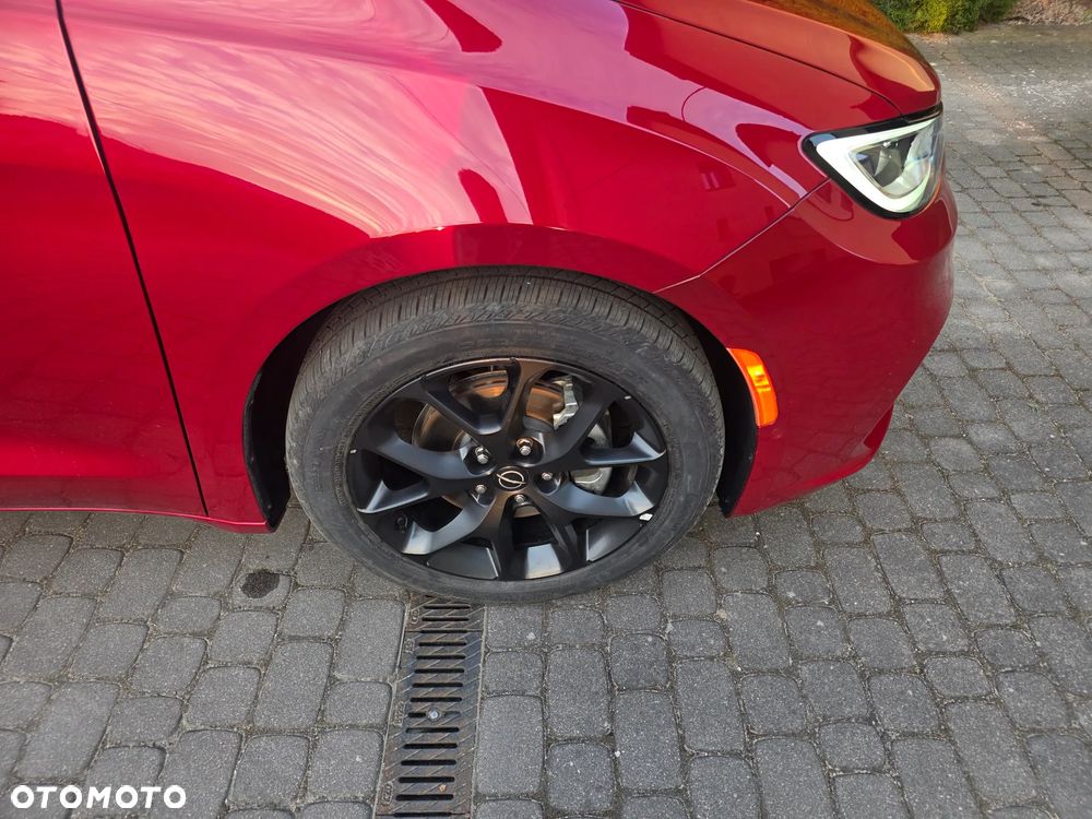 Chrysler Pacifica - 8