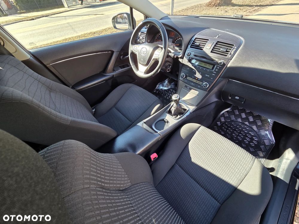 Toyota Avensis 1.8 Comfort - 10