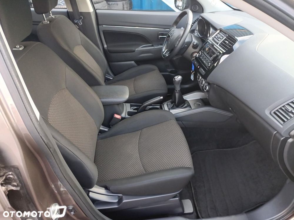 Mitsubishi ASX 1.6 Inform - 12