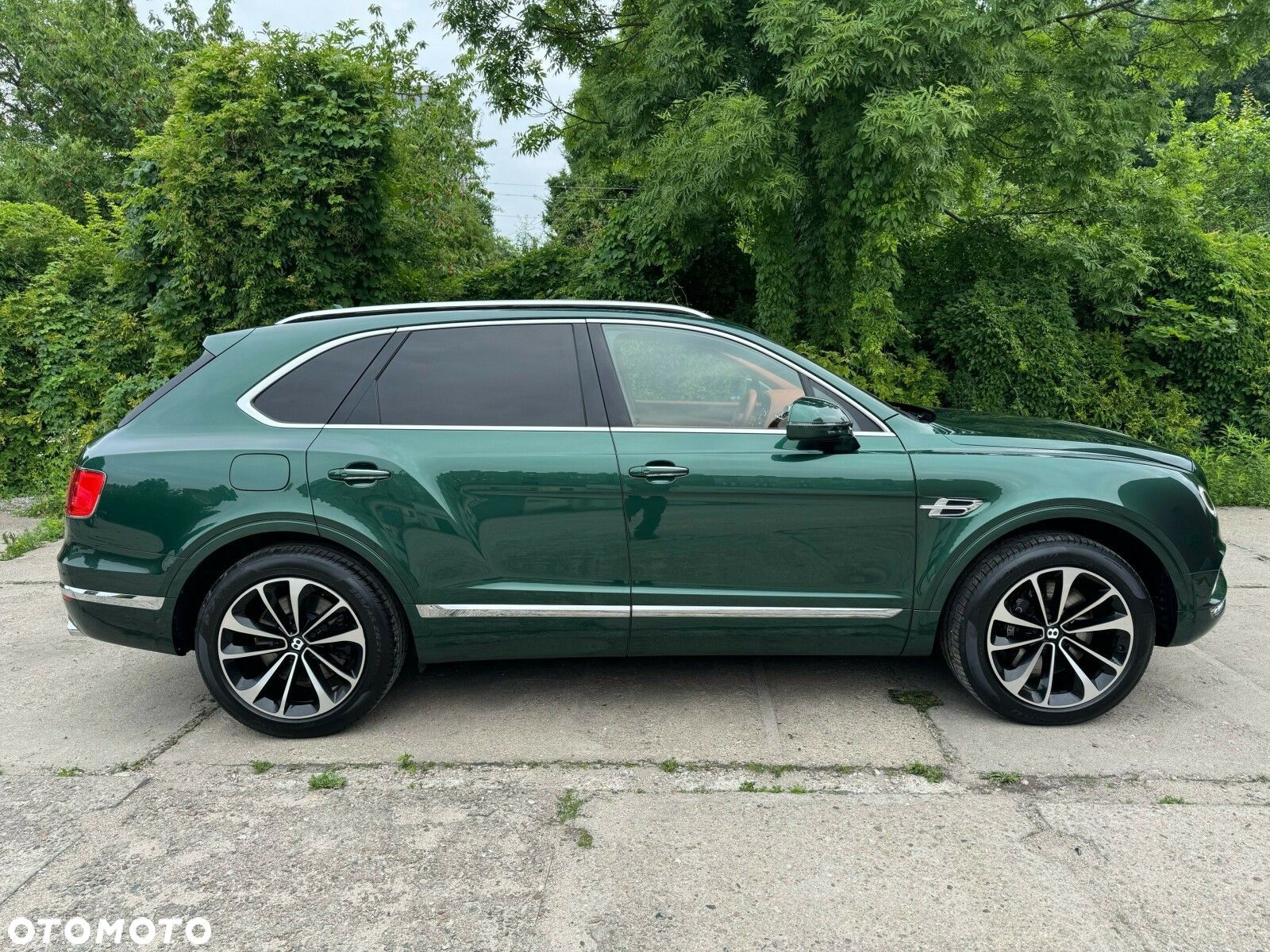 Bentley Bentayga - 1