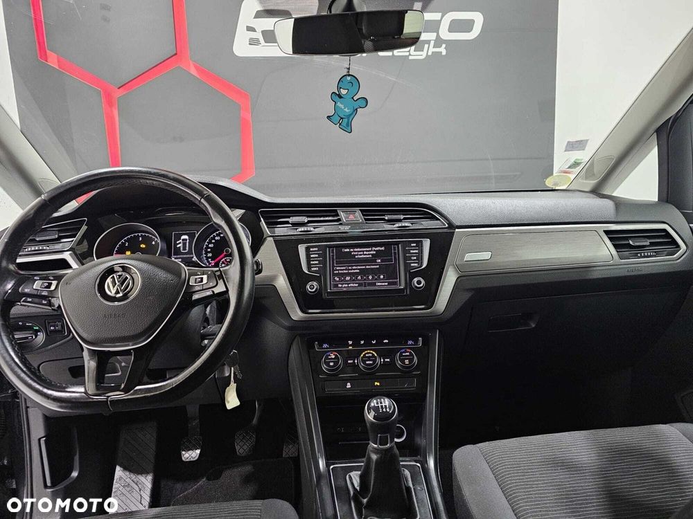 Volkswagen Touran - 18