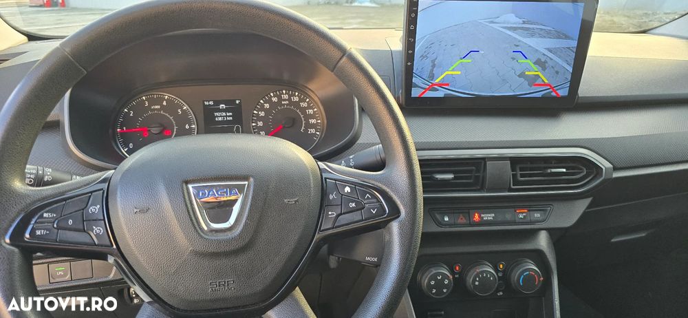 Dacia Logan TCe 90 Essential - 8