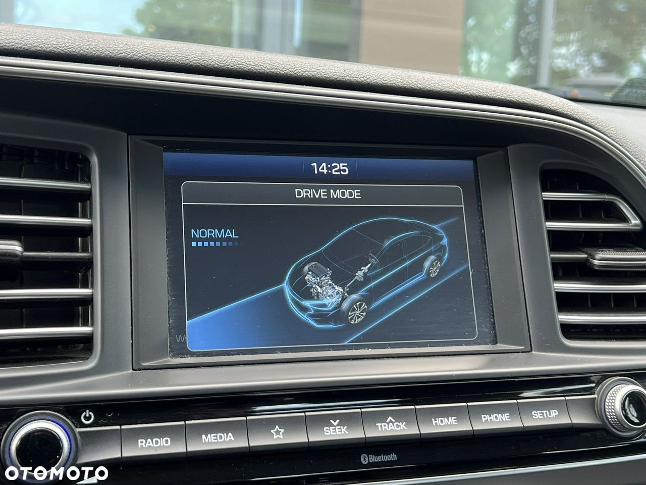Hyundai Elantra - 24