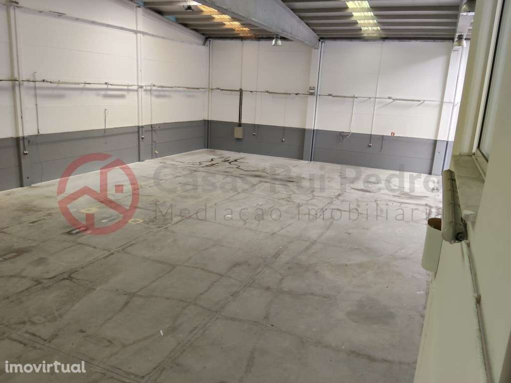 Armazém Tipo 2 à Venda em Parque Industrial Com ligação direta ao PT - Grande imagem: 5/26