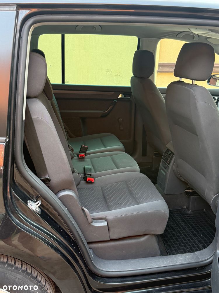 Volkswagen Touran 1.9 TDI Conceptline - 8