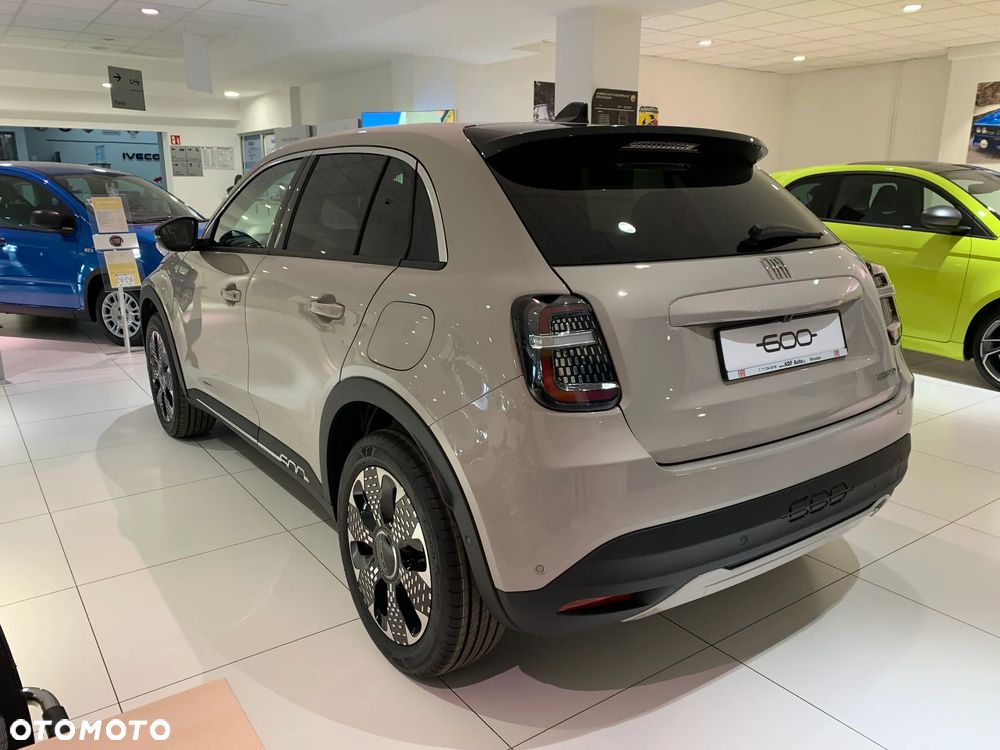 Fiat 600 1.2 Turbo Hybrid La Prima eDCT - 6