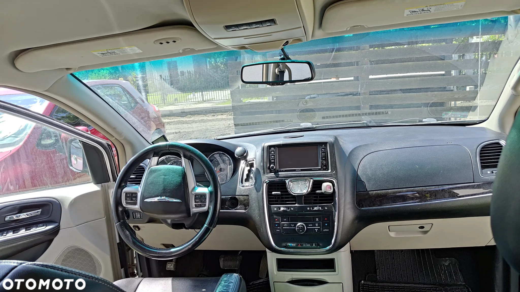 Chrysler Town & Country - 21