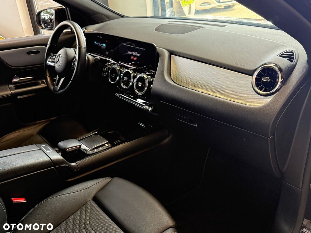 Mercedes-Benz GLA - 17