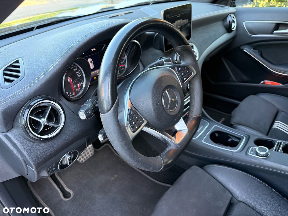 Mercedes-Benz GLA 180 7G-DCT AMG Line - 8