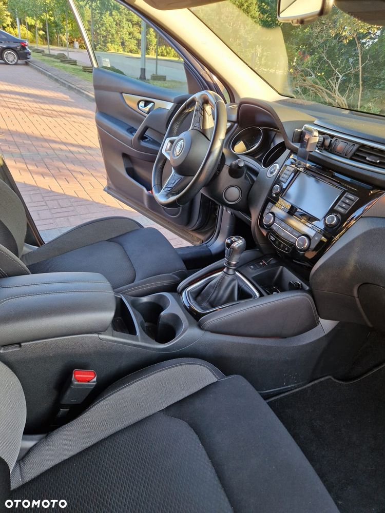 Nissan Qashqai 1.3 DIG-T N-Connecta EU6d - 9
