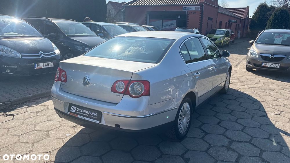 Volkswagen Passat 1.6 FSI Comfortline - 7
